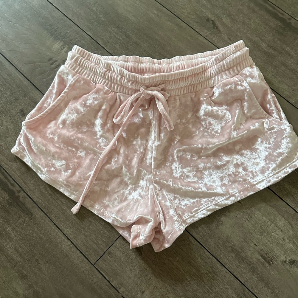 Retro velvet baby pink shorts